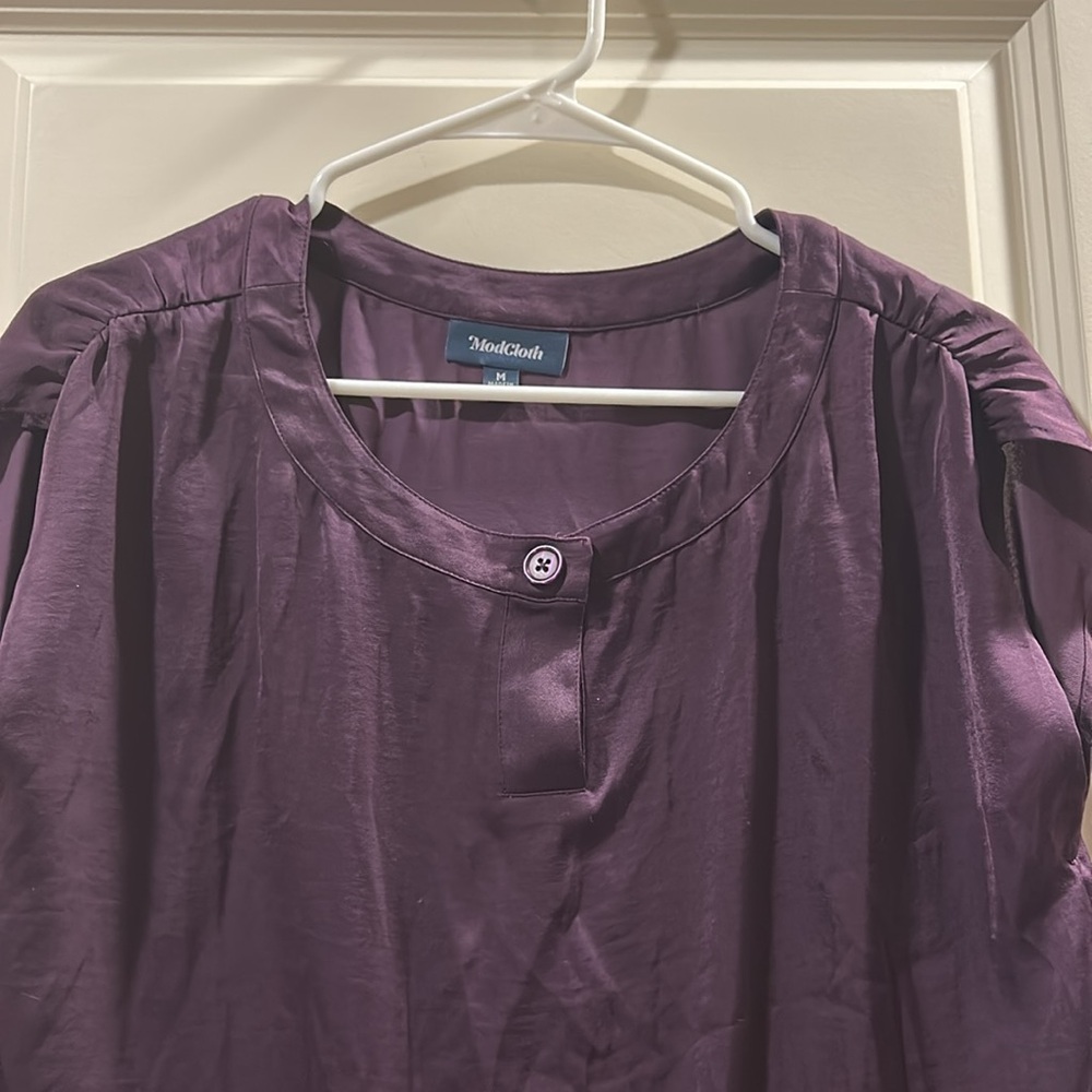 Like New! ModCloth sleeveless ruched shoulders round neck button closure size M